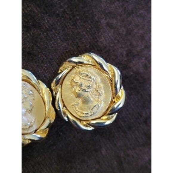 Rare Vintage Greek Goddess Cameo Coin Clip On Earrings Yellow Gold Tone - Picture 6 of 10